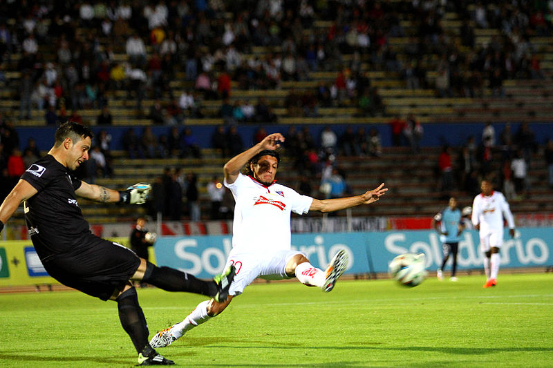 File:UNIVERSIDAD CATÓLICA VS LIGA DE QUITO (14725488050).jpg