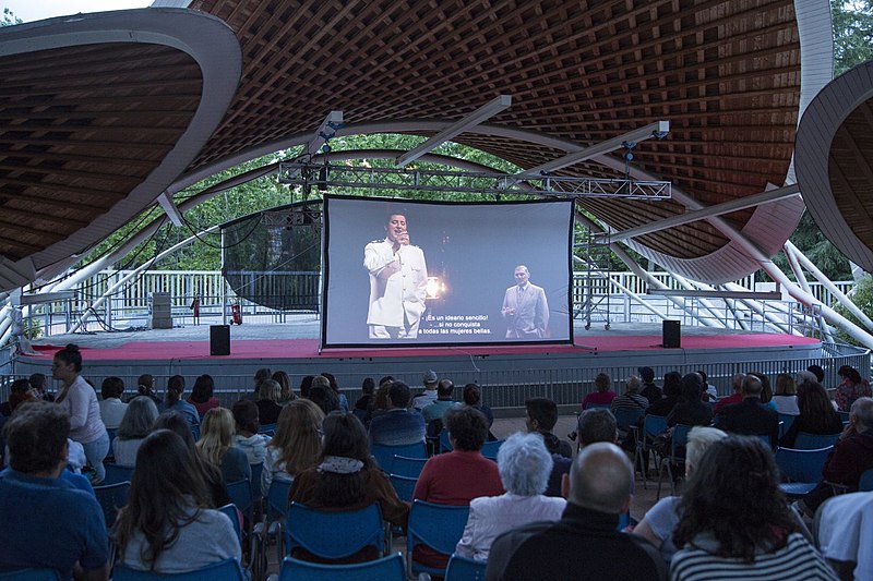 File:Madama Butterfly retransmitida en directo en los 21 distritos, desde el Teatro Real (01).jpg