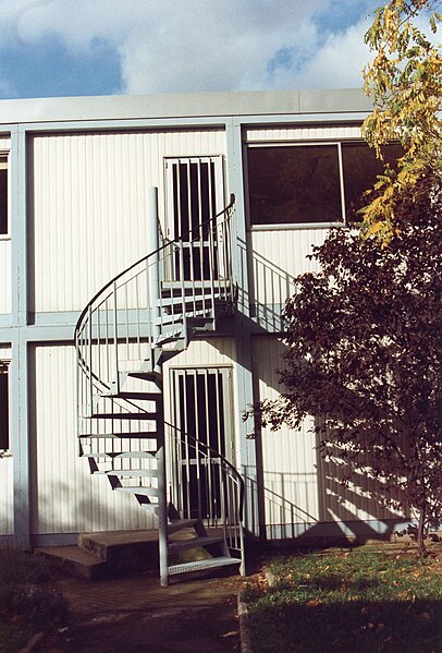 File:Bâtiment temporaire de l'université Pierre-et-Marie-Curie vers 1993.jpg