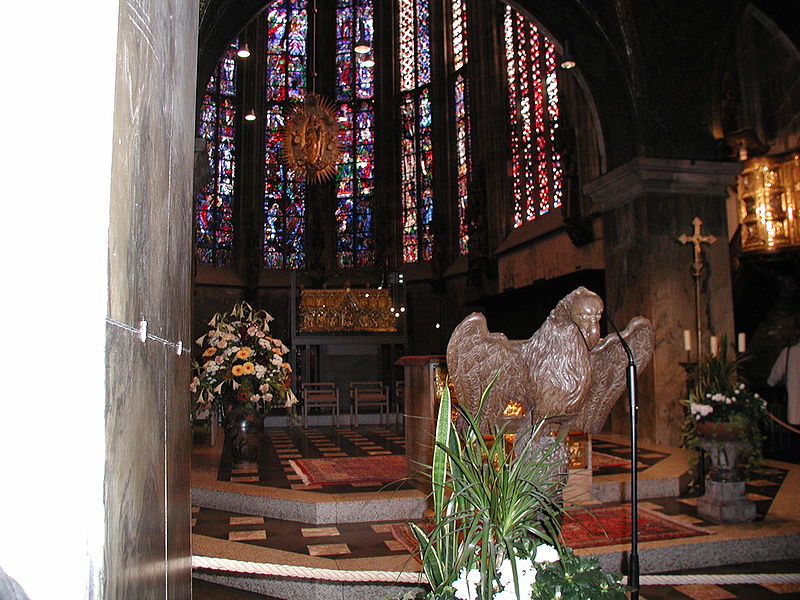 File:Aachener-Dom-Chor-und-Adler-PIC00114.JPG