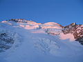 La parete nord della Barre, a sinistra, e del Dôme de neige des Écrins, a destra.