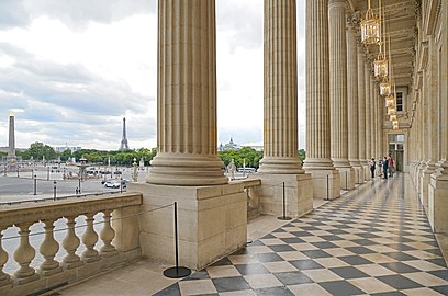 Η στοά (loggia) τού Οτέλ ντε λα Μαρίν.