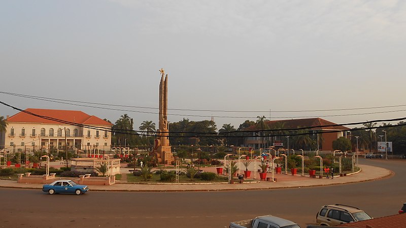 File:Praça dos Herois Nacionais, Bissau (2).jpg