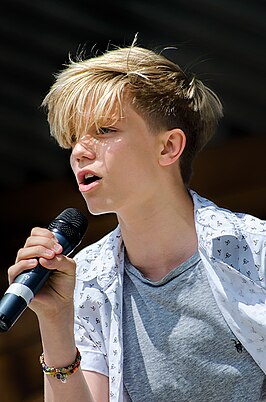 Ronan Parke tijdens een optreden in 2013.