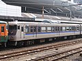 右がクハ111形7700番台西向き（7750番台）30N車。