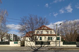 Villa Siegfried-Raedel-Straße 40 Strassenansicht 2021.jpg