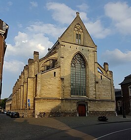 De Oude Minderbroederskerk vanaf de Sint Pieterstraat