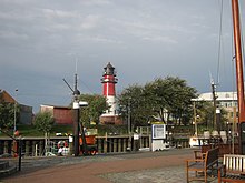 Büsum Museumshafen und Leuchtturm.jpg