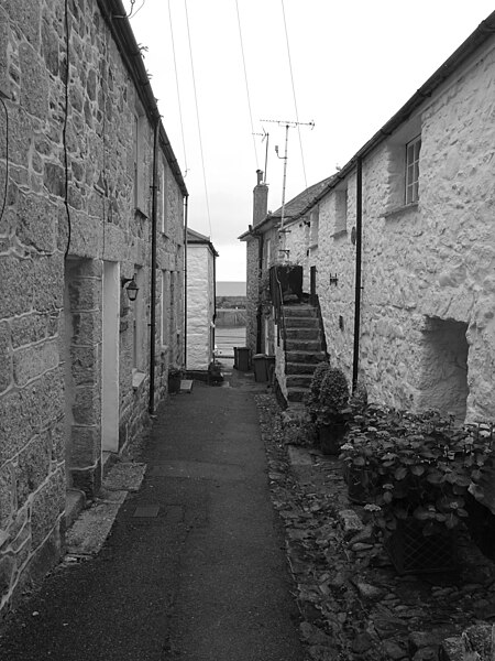 File:Duck Street, Mousehole - geograph.org.uk - 6370025.jpg