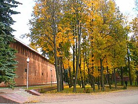 Вид на парк и некрополь в городской стене