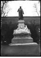 Statue de Jules Péan par Henri Gauquié.