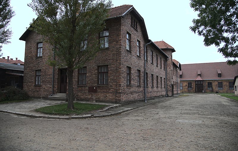 File:Auschwitz building 02.jpg