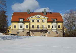 Högantorps gård, fasad mot syd och trädgården, mars 2013.