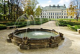 Pałac Sanguszków, widok od strony parku