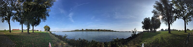 File:Panorama Oude Maas, Puttershoek.JPG