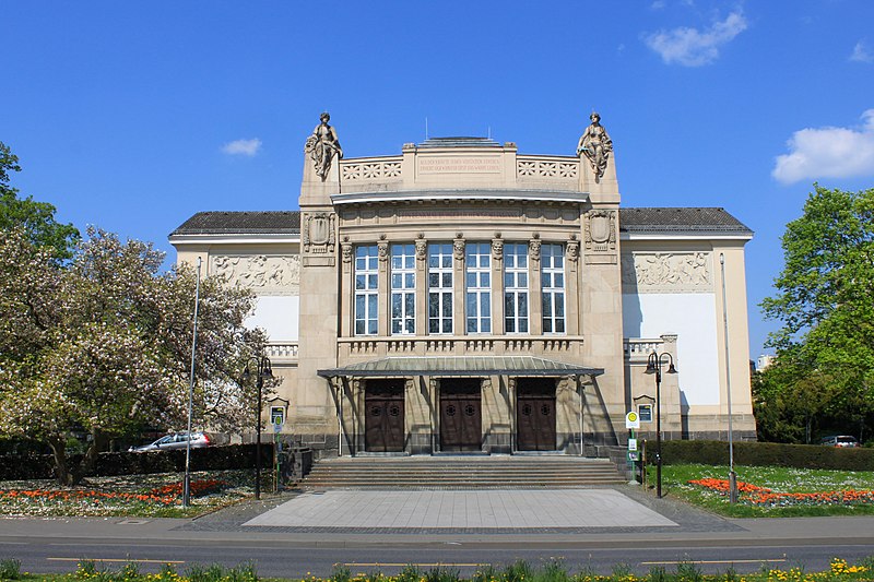 File:Stadttheater Giessen 2011.JPG