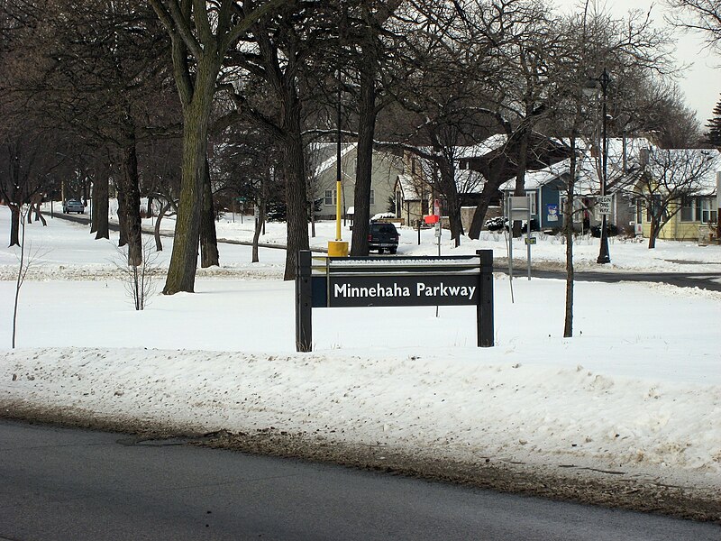 File:Minnehaha Parkway Sign.jpg