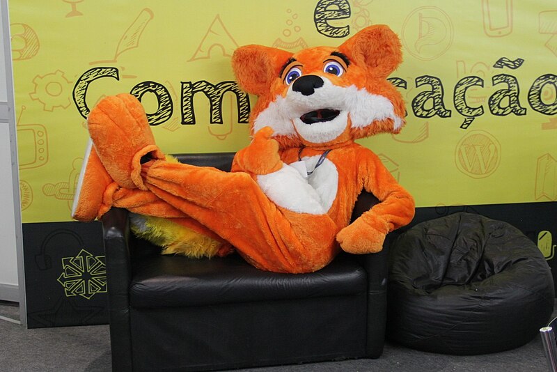 File:Firefox mascot - FISL 16.jpg