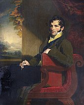 Portrait d'un homme aux cheveux noirs en habit vert assis sur un fauteuil rouge devant une fenêtre donnant sur un paysage