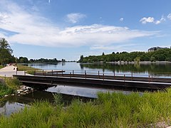 Passerelle piétonne au dessus du Salmon, Bellerive-sur-Allier .jpg