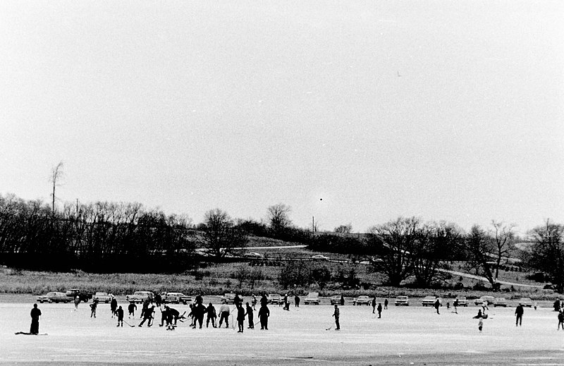 File:6412 11 Toronto Ice Skating 1964 (51189931263).jpg