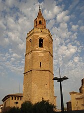 Torre campanario exenta