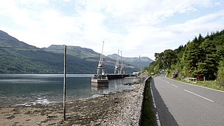 Cranes on Gare Loch near Shandon - geograph.org.uk - 1915257.jpg