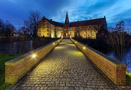 Castelo Lüdinghausen em Lüdinghausen, Renânia do Norte-Vestfália, Alemanha. (definição 3 500 × 2 401)