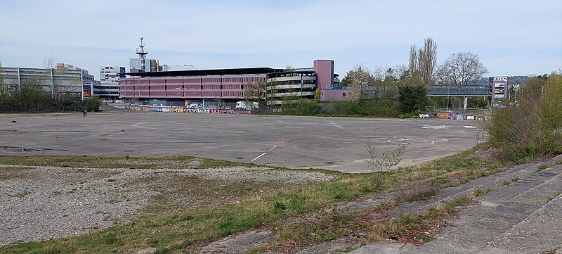 File:Stadionbrache Hardturm.jpg