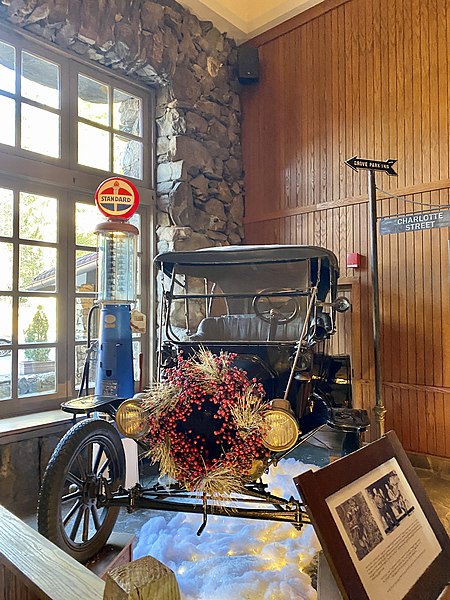 File:1913 Ford Model T and Standard Oil Gas Pump, Great Hall, Grove Park Inn, Grove Park-Sunset, Asheville, NC - 51852221827.jpg