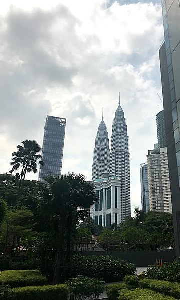 File:Menara Kembar Petronas, Bandaraya Kuala Lumpur.jpg