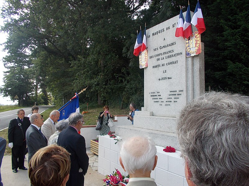 File:Monument aux victimes.jpg