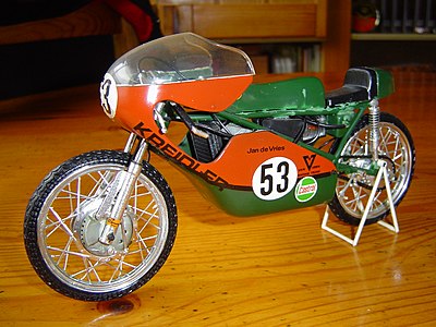 Schaalmodel van de Van Veen-Kreidler waarmee de Nederlander Jan de Vries in 1971 wereldkampioen 50 cc wegrace werd