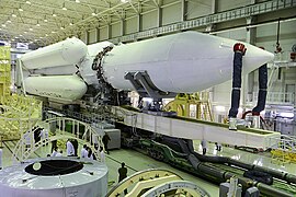 Вывоз ракеты-носителя «Ангара-А5» на стартовый комплекс космодрома Плесецк 01.jpg