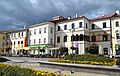 Der Platz des SNP in Banská Bystrica mit dem Gedenkhaus des SNP