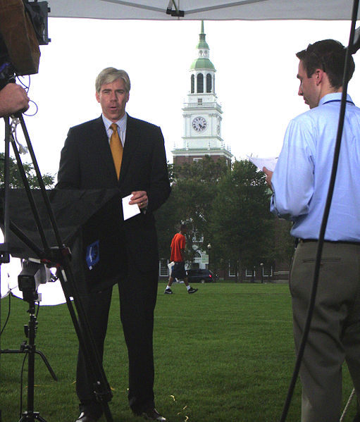 File:Dartmouth College campus - Democratic Presidential Candidates Debate 45 - David Gregory.jpg