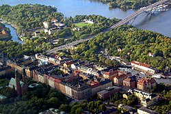 Långholmen från luften med vy mot nordväst i augusti 2004