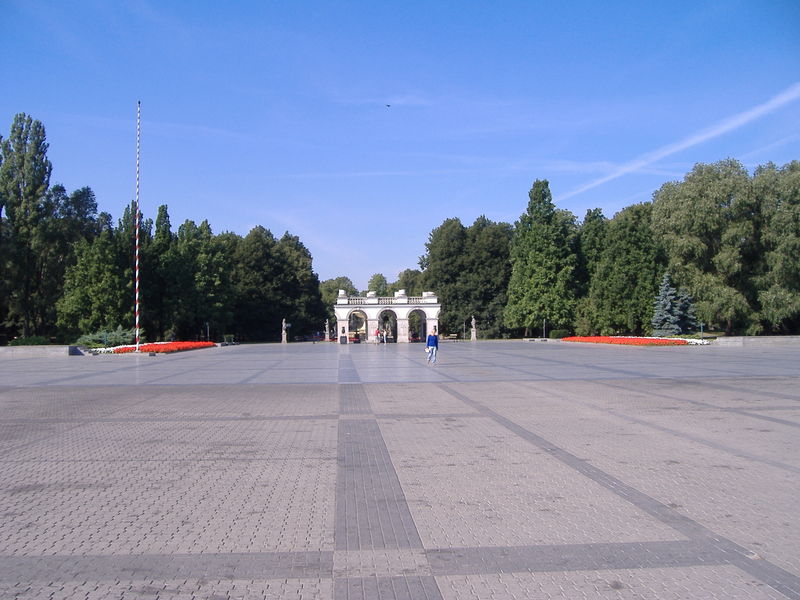 File:Plac Niepodległości1.JPG