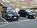 PHEV(左：2015年6月改良型 右：2012年12月初期型)