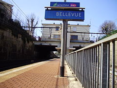 Panneau indiquant le nom de la gare.