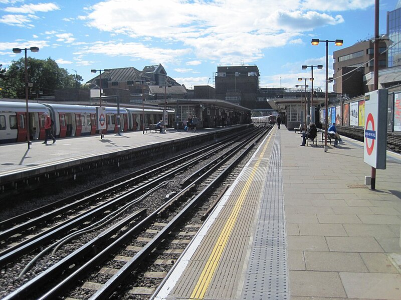 File:Harrow on the Hill railway station - geograph.org.uk - 3379003.jpg