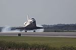 Discovery landar på bana 33 på Kennedy Space Center.