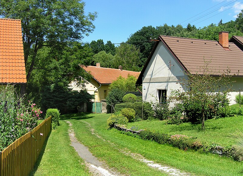 File:Žlebské Chvalovice, Žlebská Lhotka, North.jpg