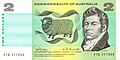Az ausztrál 2 dolláros bankjegy előoldala John Macarthur (1767-1834) portréjával és egy merinó kos ábrázolásával. A típust 1966 és 1988 között bocsátották ki. Mérete 145 x 73 mm.