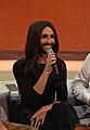 Conchita Wurst op 8 november 2014 (Foto: Kurt Kulac) geboren op 6 november 1988