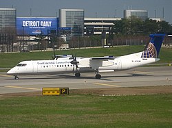 Colgan Airin Bombardier Dash 8 -kone maalattuna Continenal Connetionin väreihin.[1] Kuvan yksilö ei ollut onnettomuuskoneena.