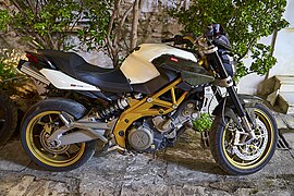 Aprilia SL 750 Shiver in Athens on 10-30-2023.jpg