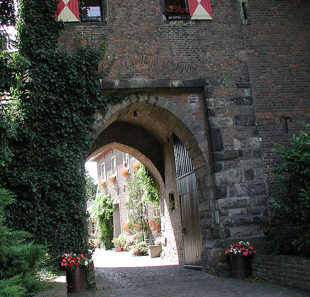 File:Burg-Efferen-1393.jpg