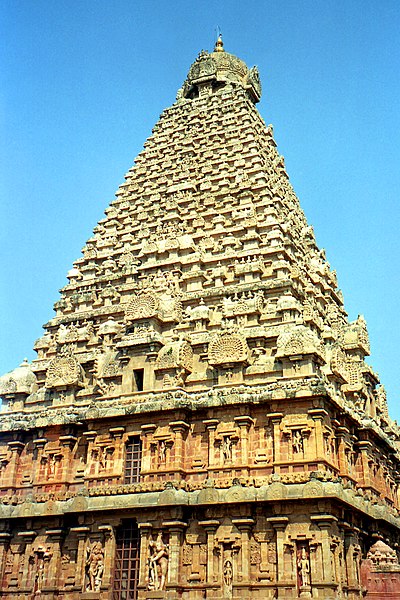 File:Brihadeeswarar temple gopuram (4845592972).jpg