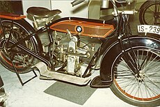 Helios uit 1922, een van de laatste exemplaren, dat al een BMW-logo had.